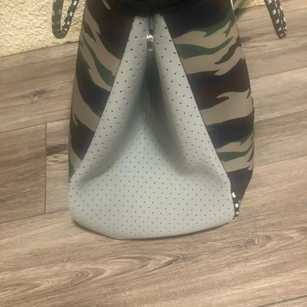 SOLD SOLDSweet Temptation Camo Tote Bag with Pouch - Picture 6 of 10